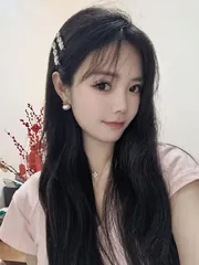 清新小巧美女